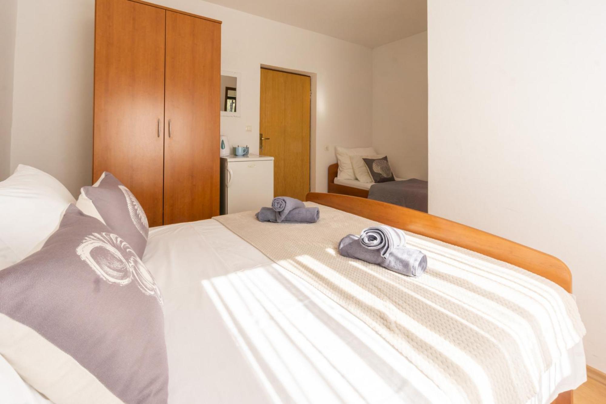 Apartment And Room Bacic Метайна Номер фото